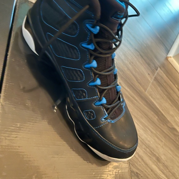 Used 14 Jordan’s used 10’s Jordan’s used 9’s Jordans - Picture 5 of 5